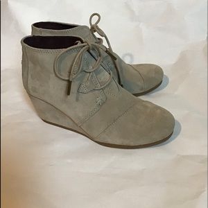 TOMS Kala Suede Wedge Booties Desert Taupe Size 9